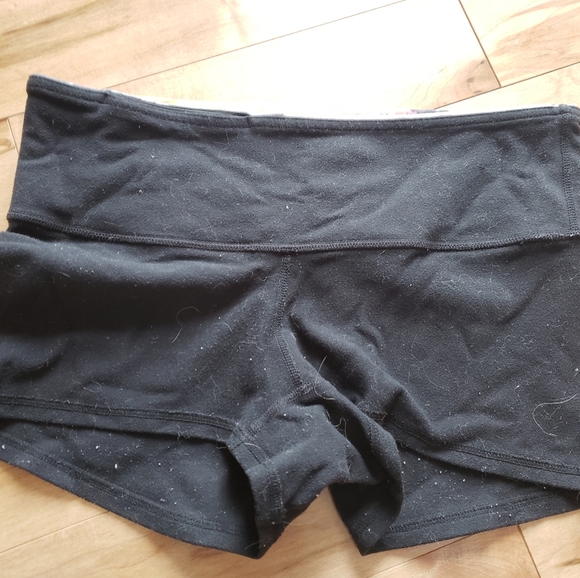 Lululemon size 6 shorts - Picture 2 of 4
